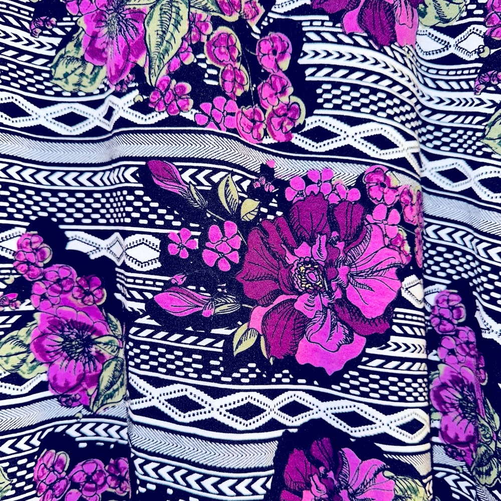 Purple & Black Carly Lularoe 👗 - Picture 2 of 4